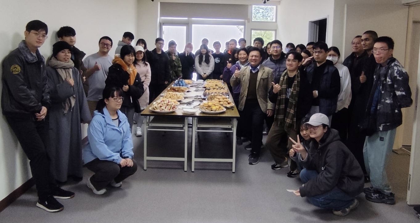 感謝蔬食系施建瑋副教授帶領諸位優秀廚師同學們製作10種不同美味料理，讓同學深度理解食農教育是「從產地到餐桌」的具體實踐。