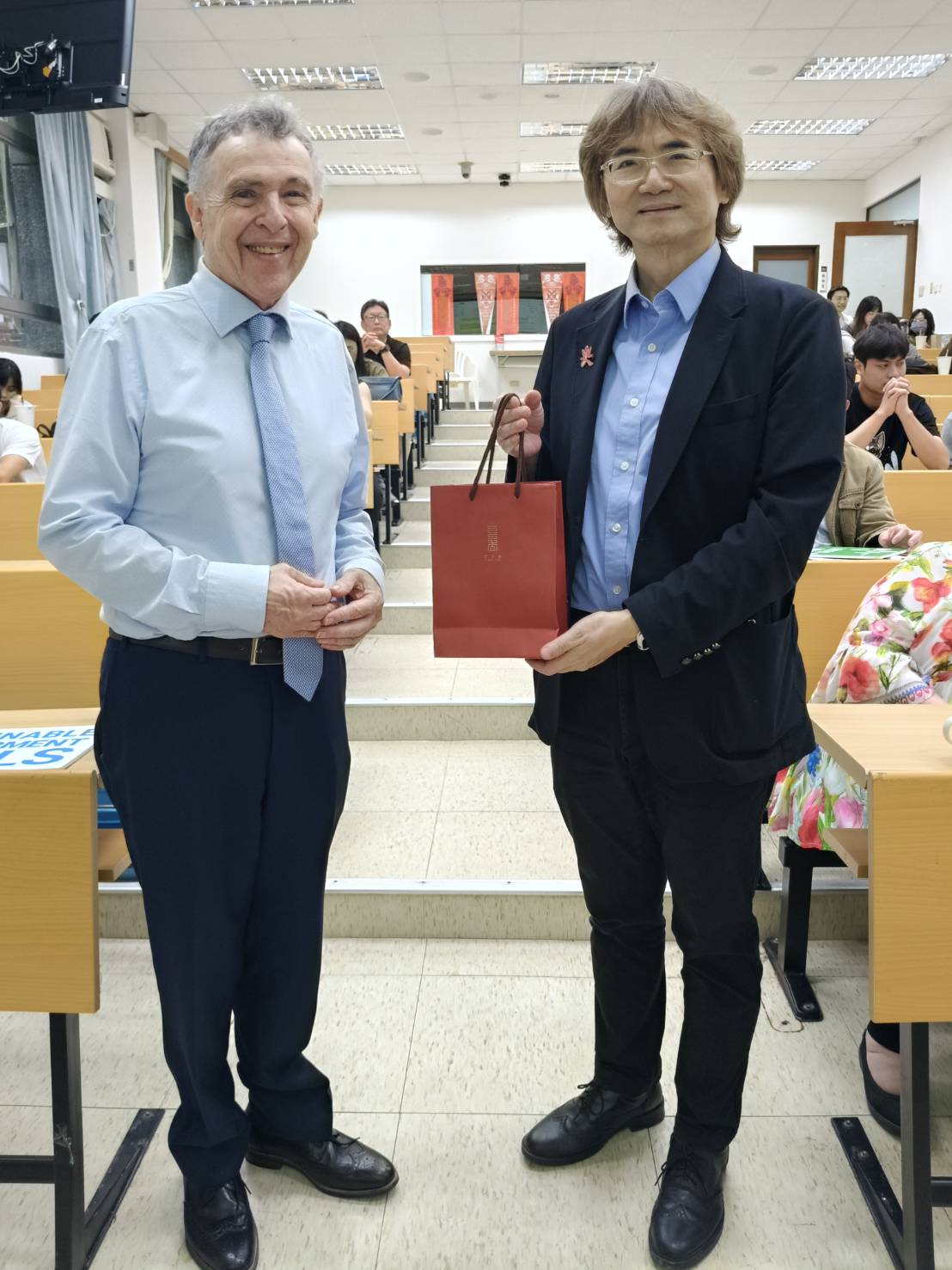 馬遠榮副校長邀請國際公衛權威Colin Butler教授蒞臨佛光大學專題演講 馬遠榮副校長邀請國際公衛權威Colin Butler教授蒞臨佛光大學專題演講